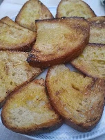 Früher War Es Mal Knoblauchbrot Heute Brot Mit Öl Das Nur Auf Einer Seite Farbe Hat