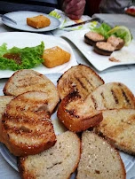 Knoblauch Brot Vom Grill Über Pinselt Mit Brauner Knobibutter